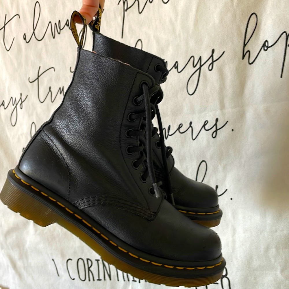 Black good condition PASCAL LEATHER DR MARTEN BOOTS- Some scuff marks